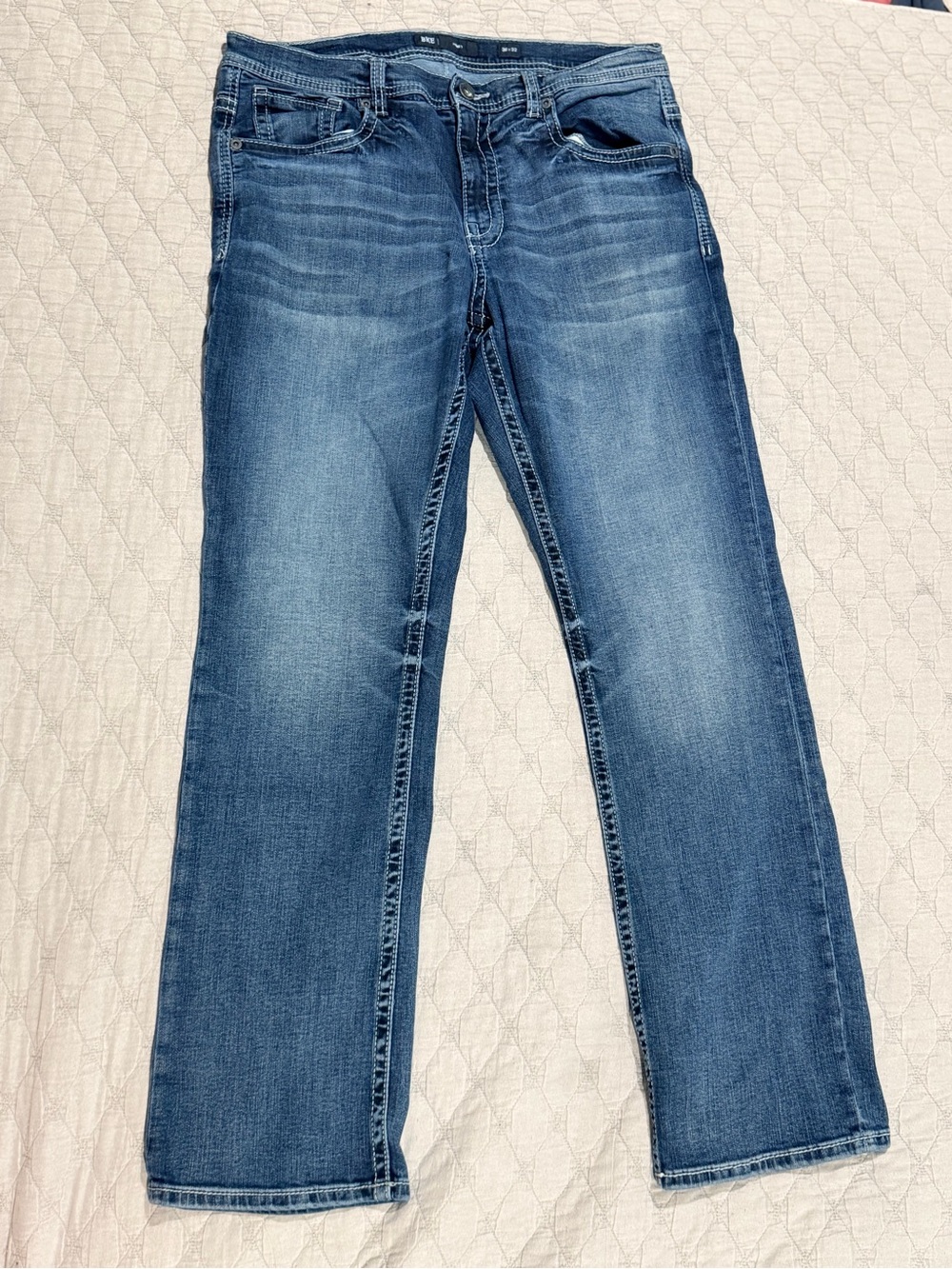BKE Men's Medium Blue Straight Jeans